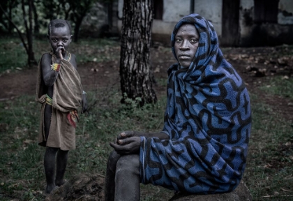 Picture of SURMI TRIBE MAN AND CHILD - ETHIOPIA