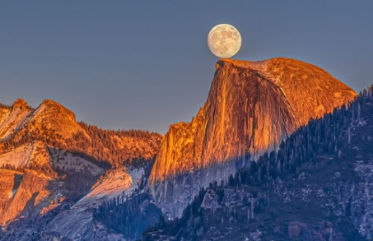 Picture of MOONRISE OVER HALF DOME