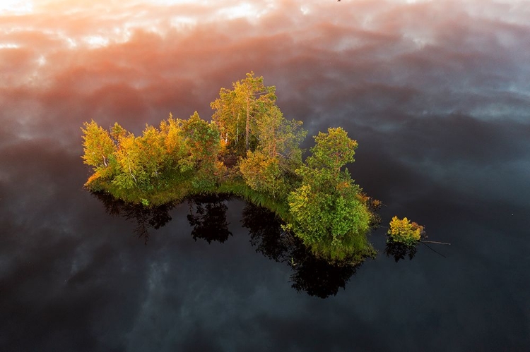 Picture of ISLAND IN THE SKY