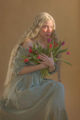 Picture of LADY WITH FLOWERS