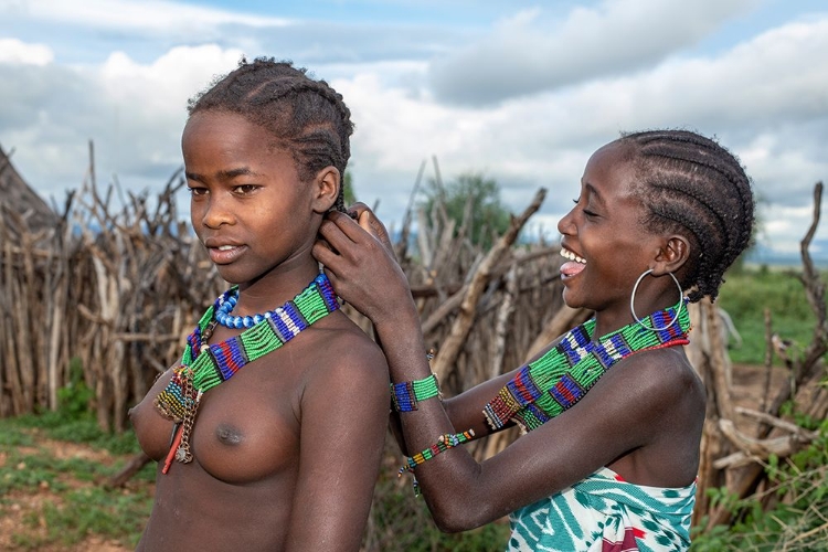 Picture of DAILY LIFE IN AN ARBORE VILLAGE