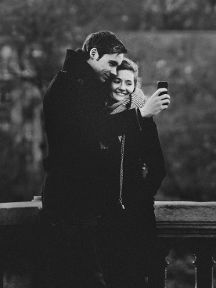 Picture of COUPLE SELFIE