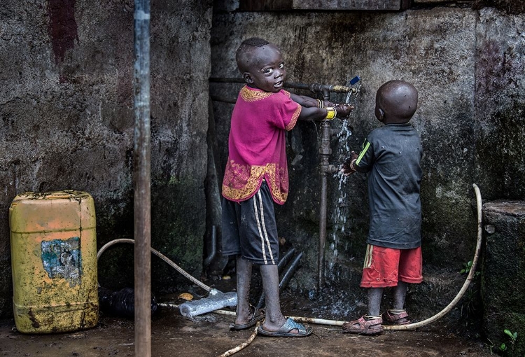 Picture of SURMI TRIBE CHILDREN CLEANING THEIR HANDS BEFORE STARTING TO EAT - ETHIOPIA