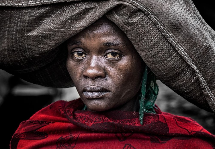 Picture of ETHIOPIAN WOMAN BACK HOME.