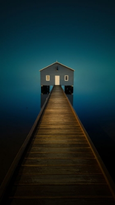 Picture of LITTLE BLUE BOATHOUSE IN PERTH