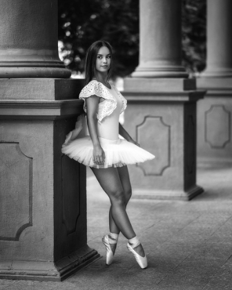 Picture of BALLERINA ON THE STREET BW