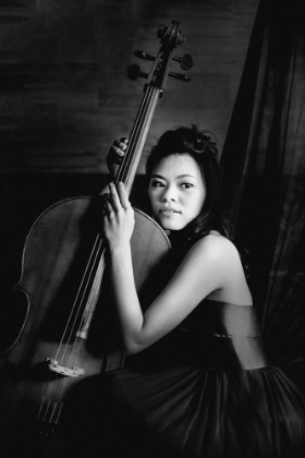Picture of FEMALE CELLIST