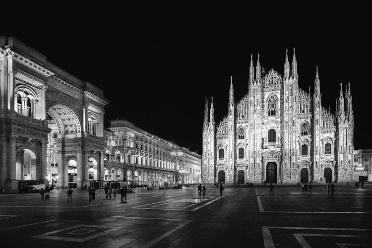 Picture of MILAN BY NIGHT