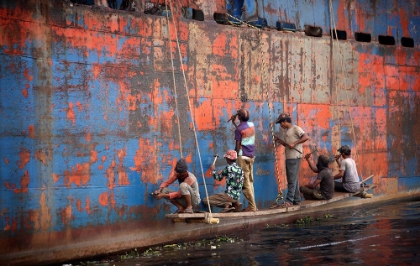 Picture of WORKERS OF SHIPYARD - 7195