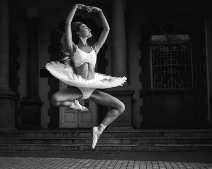 Picture of BALLERINA IS POSING 6 BW