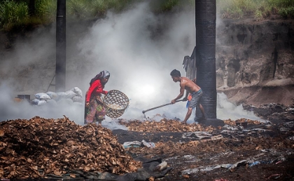 Picture of MAKE CHARCOAL FROM COCONUT SHELLS