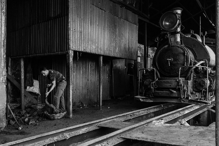 Picture of RAIL WORKER