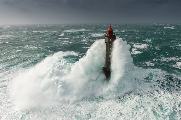 Picture of LE PHARE DE LA JUMENT DANS LA TEMPETE RUZICA