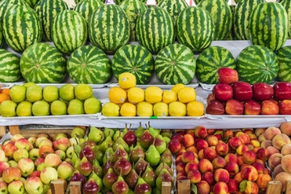 Picture of DUSHANBE-TAJIKISTAN FRESH FRUIT FOR SALE AT THE MEHRGON MARKET IN DUSHANBE