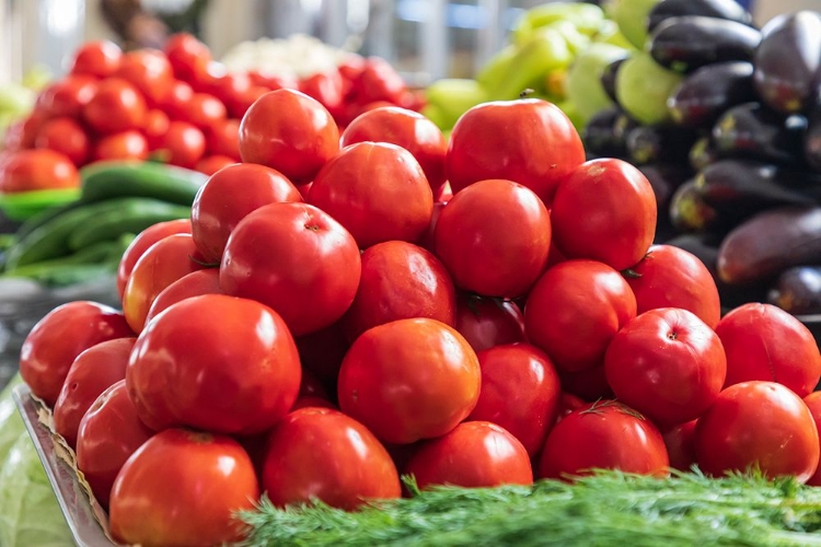 Picture of DUSHANBE-TAJIKISTAN FRESH TOMATOES FOR SALE AT THE MEHRGON MARKET IN DUSHANBE