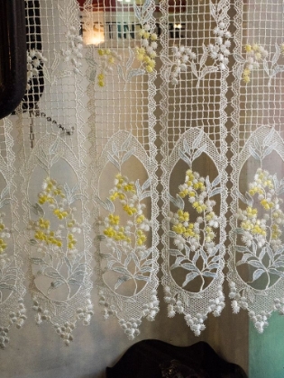 Picture of ITALY-TUSCANY-PROVINCE OF SIENA-MONTALCINO PRETTY LACE CURTAINS