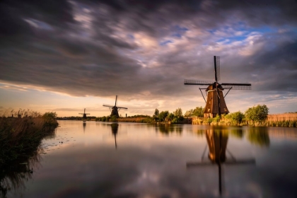 Picture of EUROPE-THE NETHERLANDS-KINDERDIJK WINDMILLS AT SUNSET