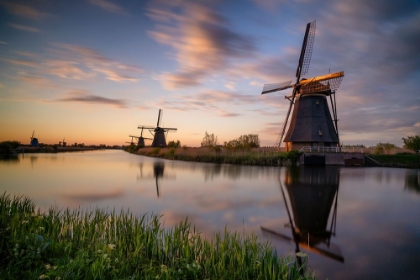 Picture of EUROPE-THE NETHERLANDS-KINDERDIJK WINDMILLS AT SUNSET