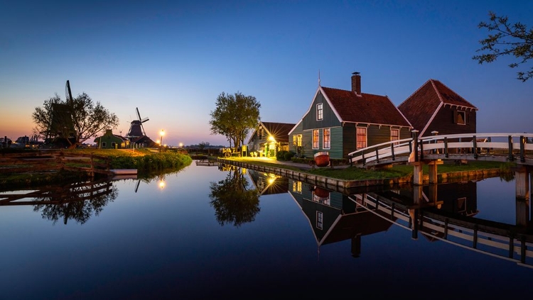 Picture of EUROPE-THE NETHERLANDS-ZAANDAM-ZAANSE SCHANS AT SUNSET