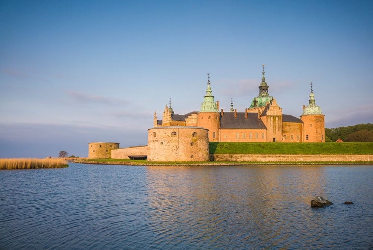 Picture of SWEDEN-KALMAR-KALMAR SLOTT CASTLE-DAWN