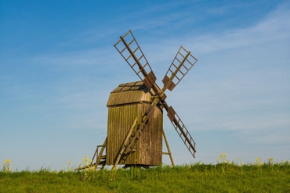 Picture of SWEDEN-OLAND ISLAND-LERKAKA-ANTIQUE WOODEN WINDMILLS