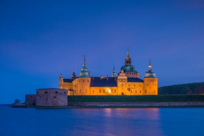 Picture of SWEDEN-KALMAR-KALMAR SLOTT CASTLE-DUSK