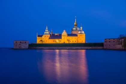 Picture of SWEDEN-KALMAR-KALMAR SLOTT CASTLE-DUSK