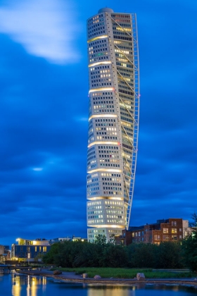 Picture of SWEDEN-SCANIA-MALMO-TURNING TORSO BUILDING-DESIGNED BY ARCHITECT SANTIAGO CALATRAVA-2005-DUSK