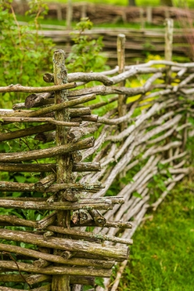 Picture of SWEDEN-BOHUSLAN-TANUMSHEDE-TRADITIONAL ARCHITECTURE-WOOD FENCE
