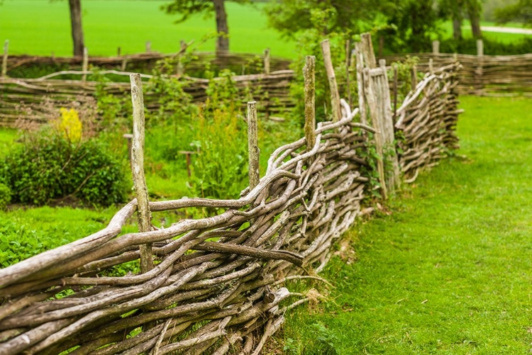 Picture of SWEDEN-BOHUSLAN-TANUMSHEDE-TRADITIONAL ARCHITECTURE-WOOD FENCE