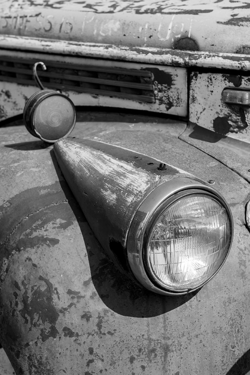 Picture of USA-COLORADO RUSTY OLD VINTAGE TRUCK HEADLIGHT DETAIL