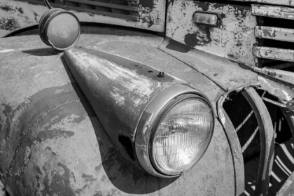 Picture of USA-COLORADO RUSTY OLD VINTAGE TRUCK HEADLIGHT DETAIL