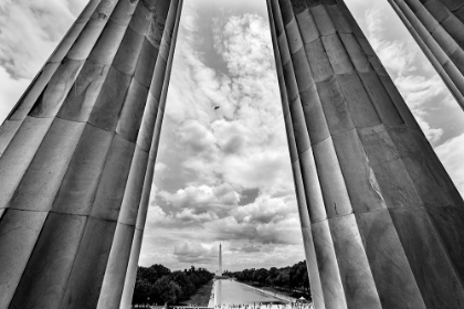 Picture of TALL WHITE COLUMNS-LINCOLN MEMORIAL-WASHINGTON DC-DEDICATED 1922