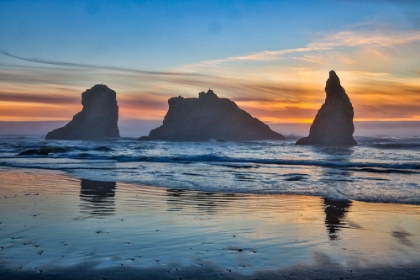 Picture of USA-OREGON-BANDON BANDON BEACH-SUNSET AT THE BEACH