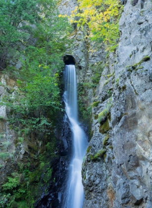 Picture of OREGON-COLUMBIA RIVER GORGE NATIONAL SCENIC AREA-HOLE IN THE WALL FALLS