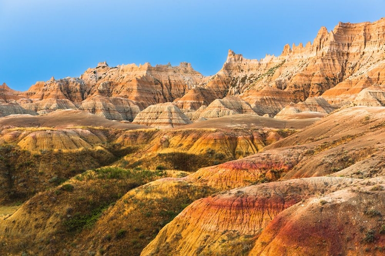 Picture of LAYERS OF STRIATED ROUND HOODOOS LEAD TO SOARING SHARP PEAKED HOODOOS