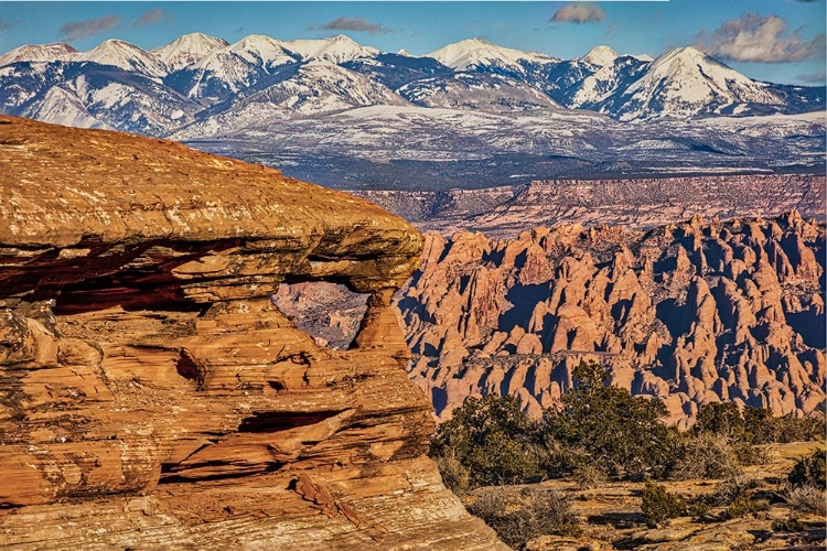 Picture of FANG ARCH-DEAD HORSE POINT-CANYONLANDS NATIONAL PARK-UTAH