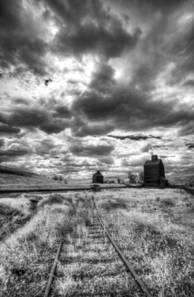 Picture of USA-PALOUSE COUNTRY-WASHINGTON STATE-OLD WOODEN SILO AND RAILROAD TRACKS