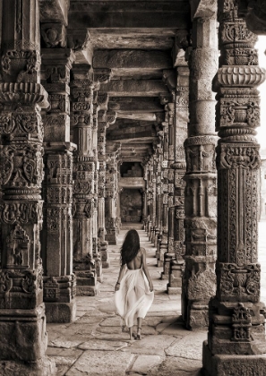 Picture of AT THE TEMPLE-INDIA (BW)