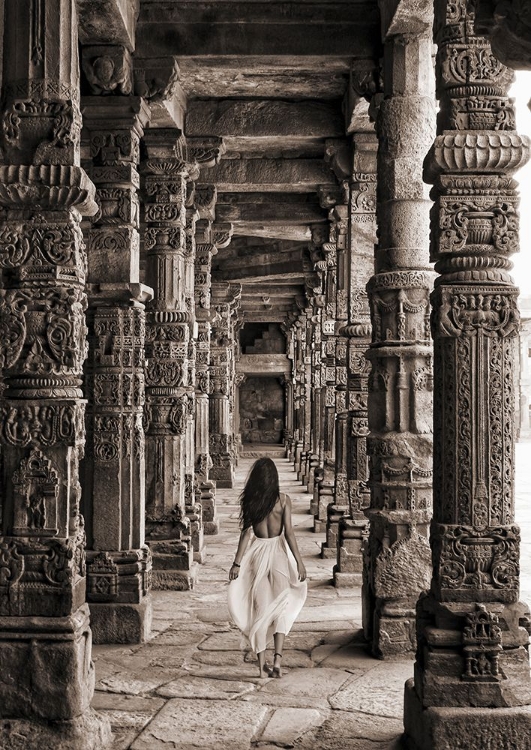 Picture of AT THE TEMPLE-INDIA (BW)