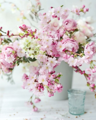 Picture of SOFT PETALS IN VASE