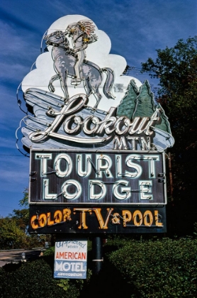 Picture of LOOKOUT MOUNTAIN TOURIST LODGE SIGN 1980 VERTICAL