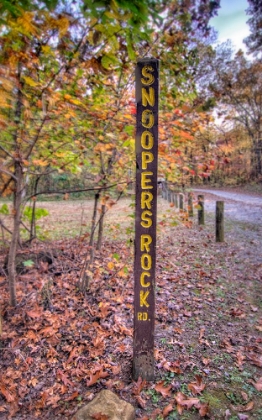 Picture of SNOOPERS ROCK ROAD SIGN