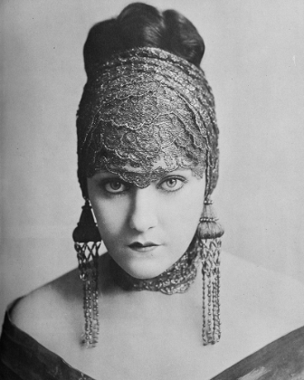 Picture of GLORIA SWANSON, 1919