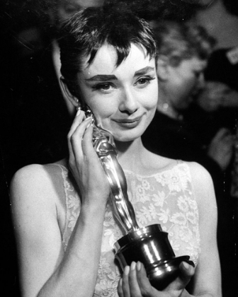 Picture of AUDREY HEPBURN WITH OSCAR WON FOR THE ROMANTIC COMEDY FILM ROMAN HOLIDAY 1953