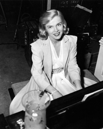 Picture of LIZABETH SCOTT, STOLEN FACE, 1952