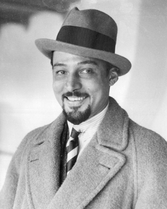 Picture of RUDOLPH VALENTINO WITH BEARD, 1924