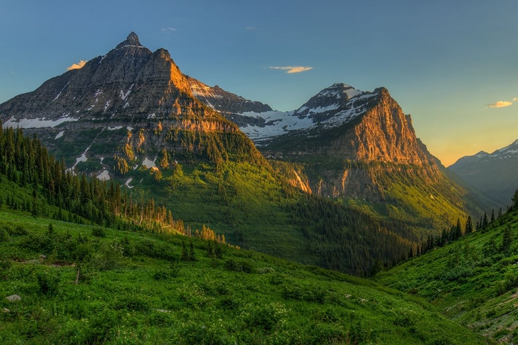 Picture of MOUNTAINS THAT BECKON