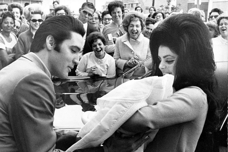 Picture of ELVIS PRESLEY AND PRISCILLA WITH LISA MARIE-1968
