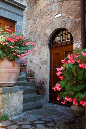 Picture of ITALY- TUSCANY. IN AND AROUND THE MEDIEVAL HILLTOWN OF CIVITA DI BAGNOREGIO.